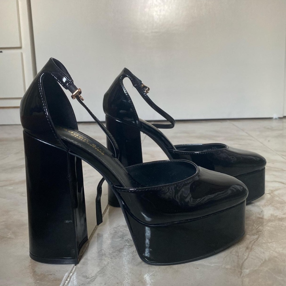 Steve Madden platform pumps
